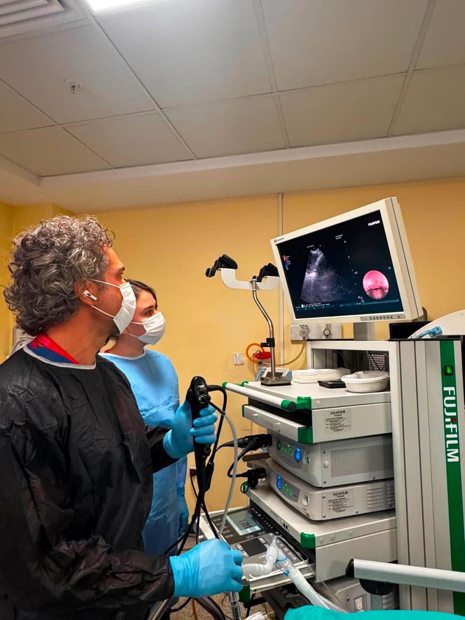 Bronchoscopy in progress, EBUS view on screen